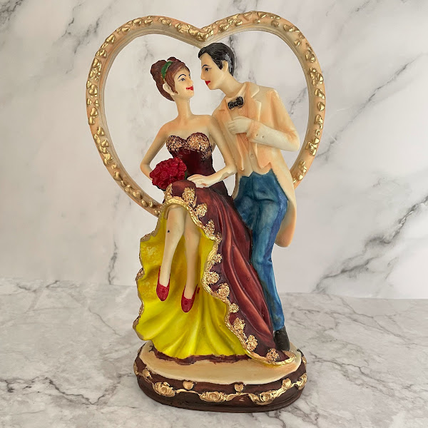 Couple Showpiece Love Statue Gift  Puja N Pujari