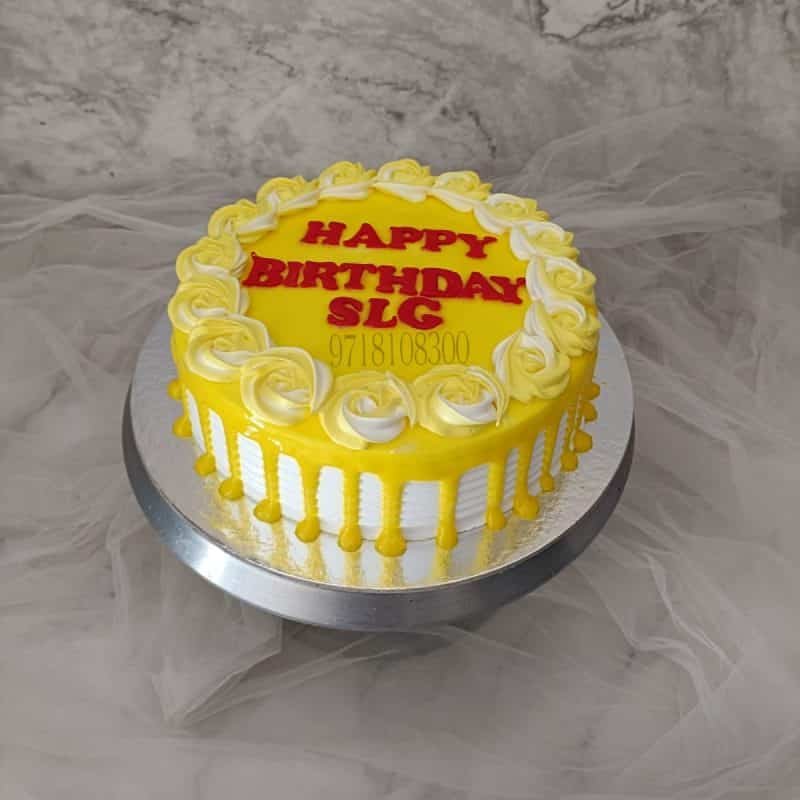 Beautifull Pineapple Rose Cake