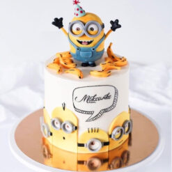 Minion Cake