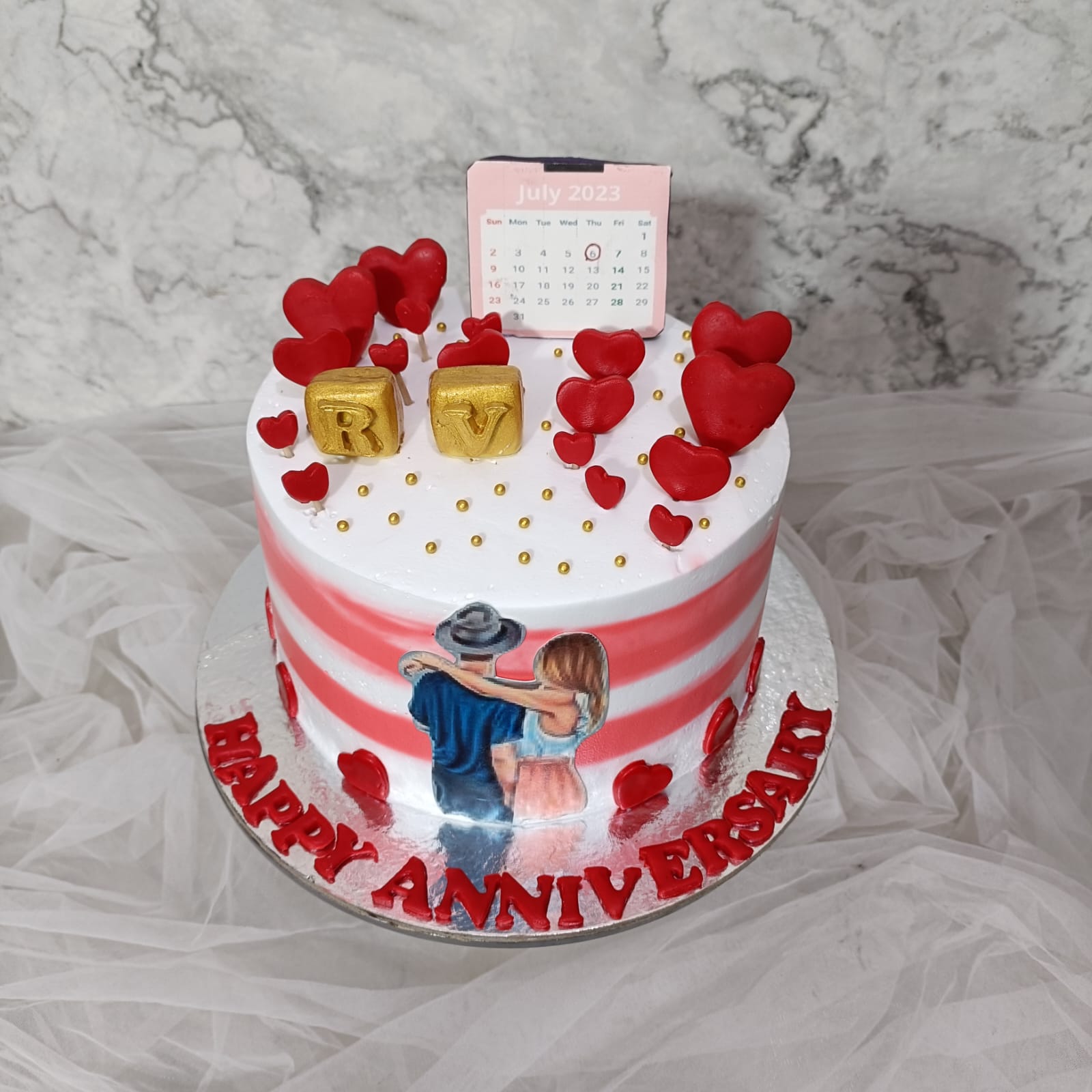 Love Couple Anniversary Cake ::