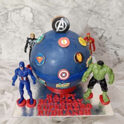 Pinata Avengers Theme Cake
